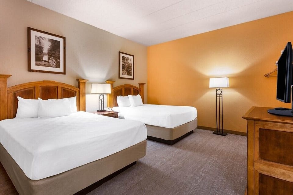 2nd Bedroom, 2 queens