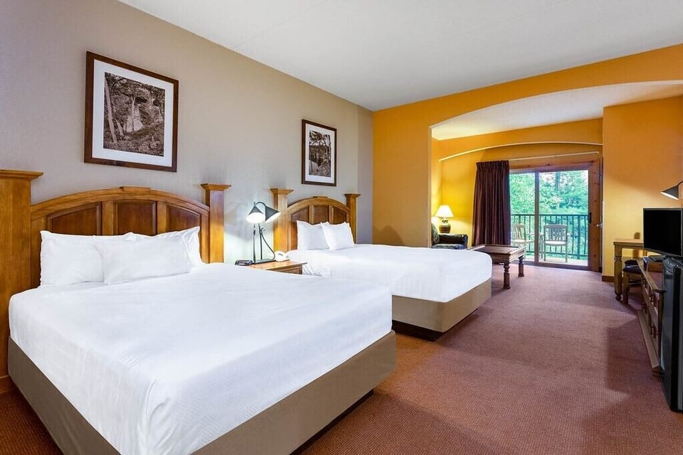 3rd Bedroom, 2 queens and sleeper sofa