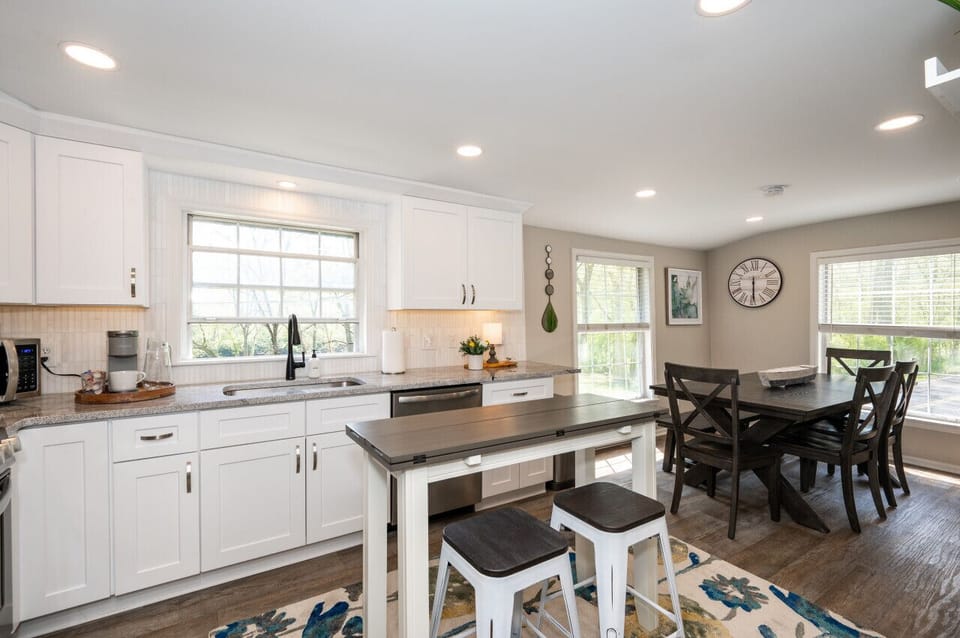 Fully Stocked Kitchen!