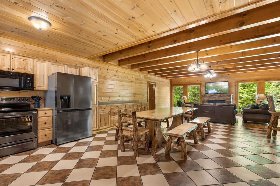 Dining Table / Kitchen