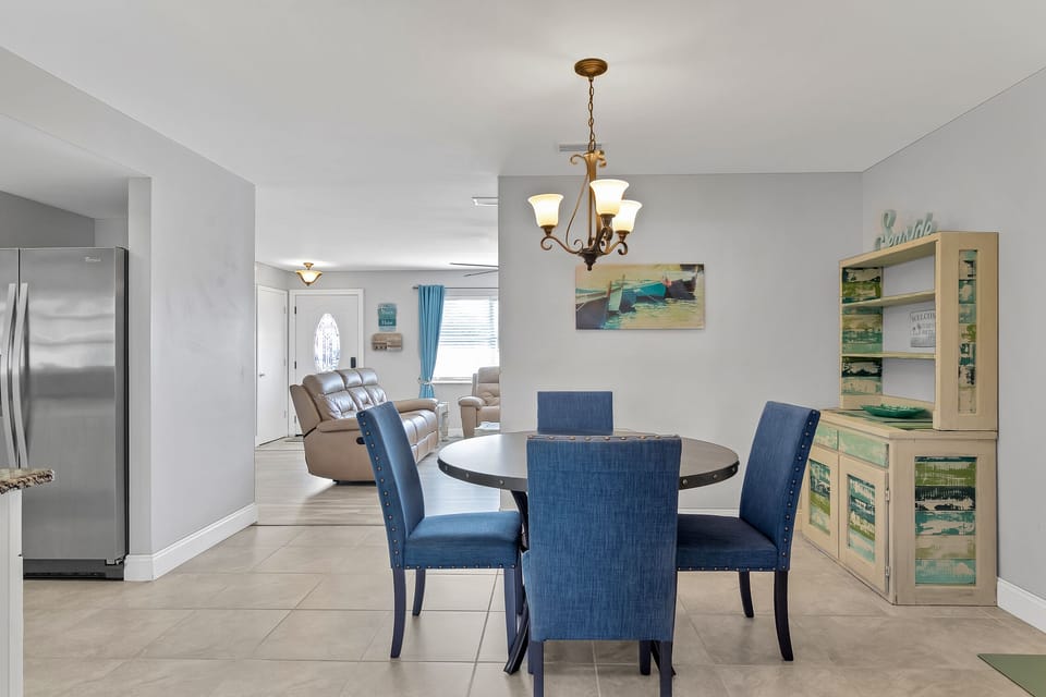 Dining table seat 4. Additional chair and table available for larger parties.