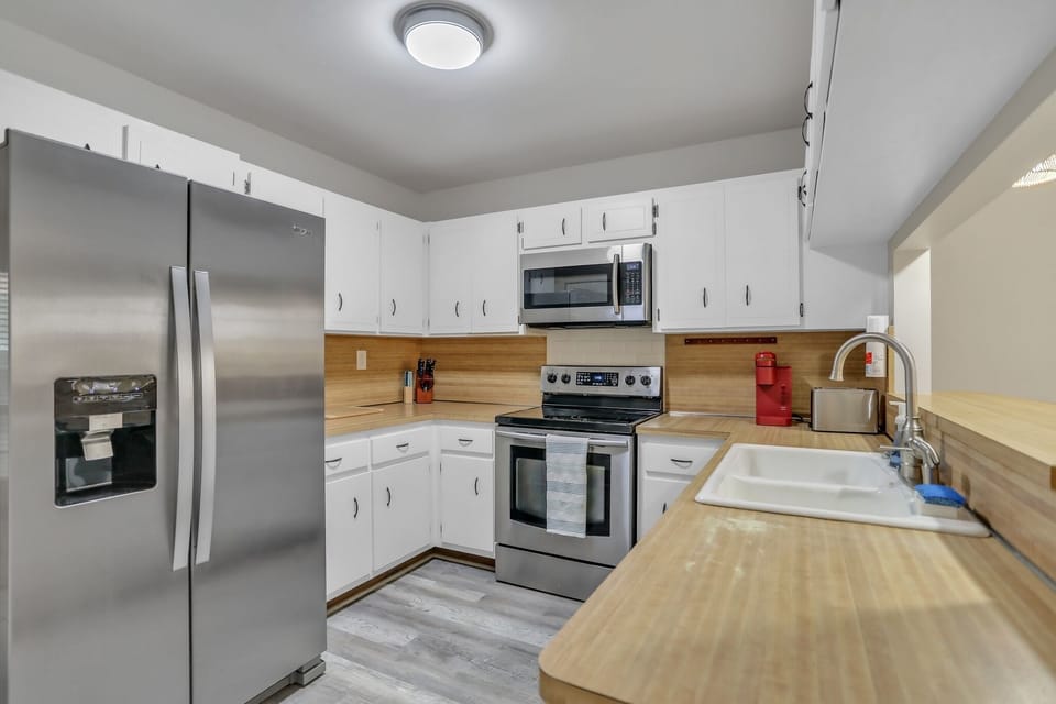 Indoors, Microwave, Oven, Kitchen, Refrigerator