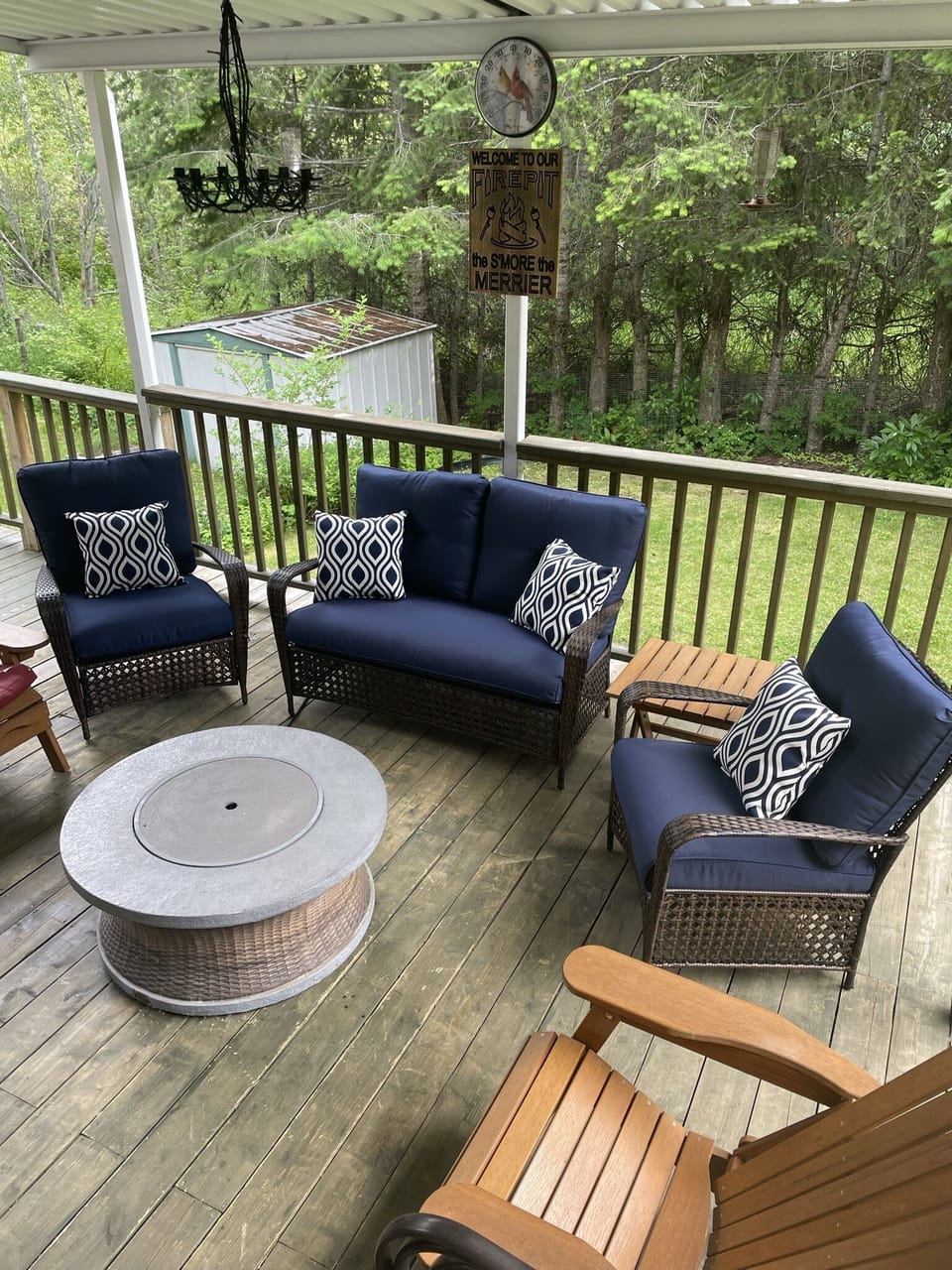 Covered Fire Pit Lounge 