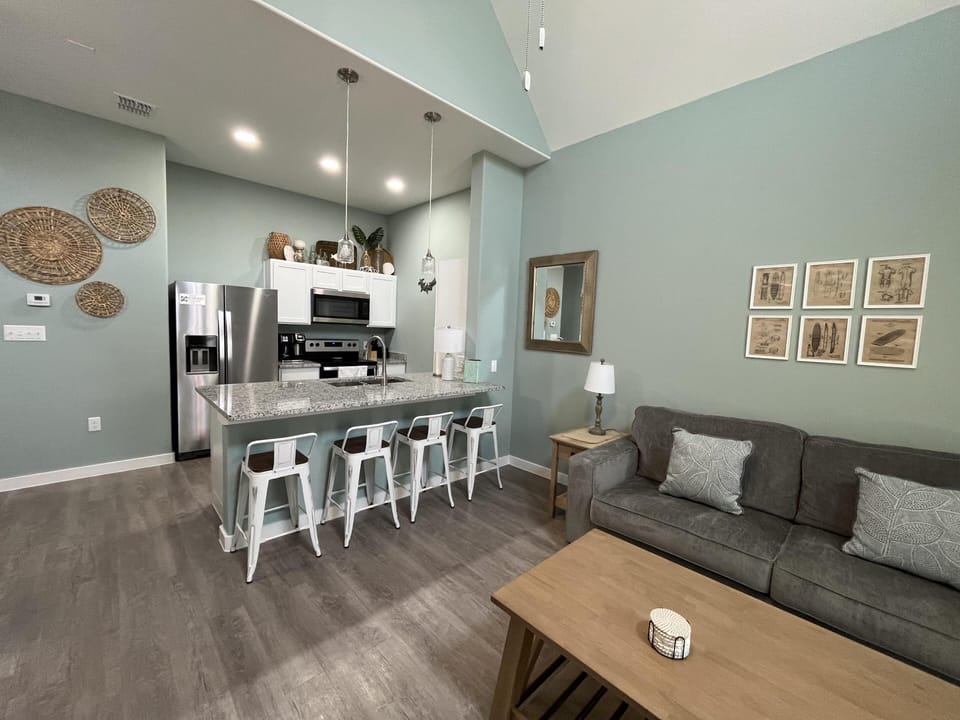 open floor plan, full kitchen, dining table for 6, bar seating for 4