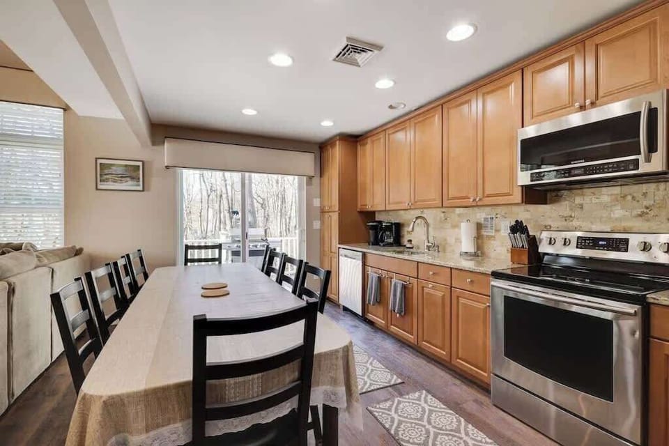 Fully Equipped Kitchen with Dining Table & Open Layout