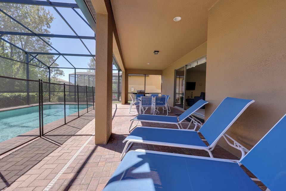 Outdoor lounge