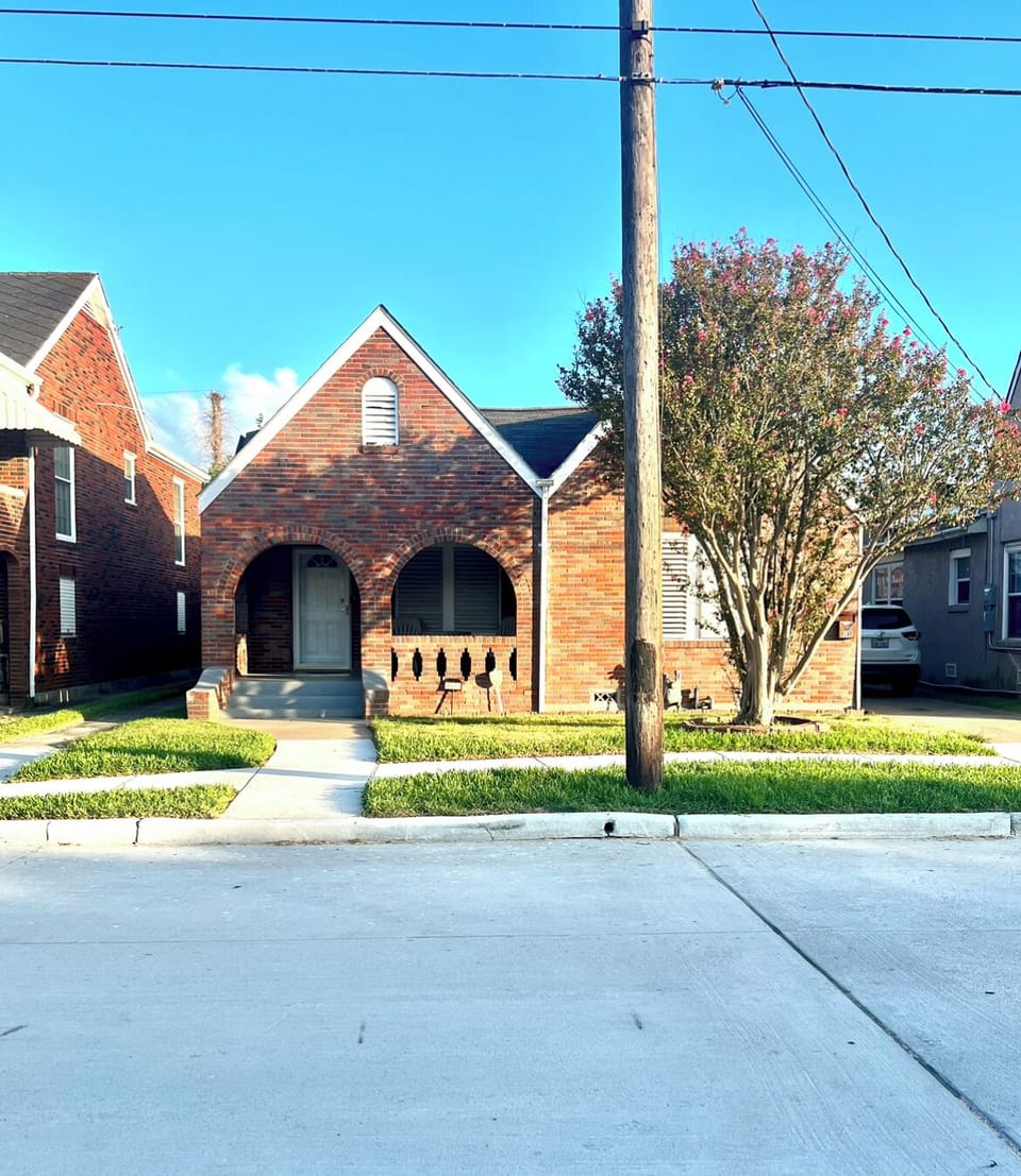 Front view of Spiaggia brick home