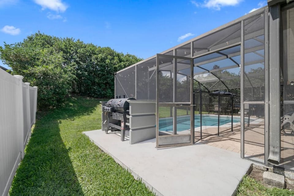 Gas Grill by the Pool (Optional Fee)#Disney #Parks #kingdom #springs #poolhouse #Vacation #Rental #waterpark #Kissimmee #Orlando #universal #citywalk #legoland #shortstay #longstay
