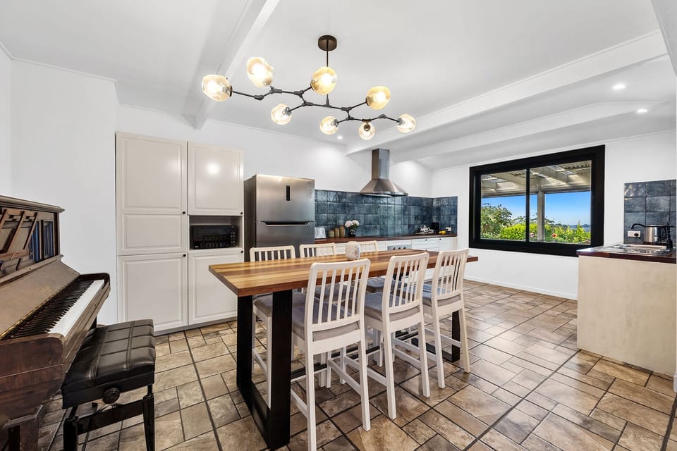 Indoor dining and a piano