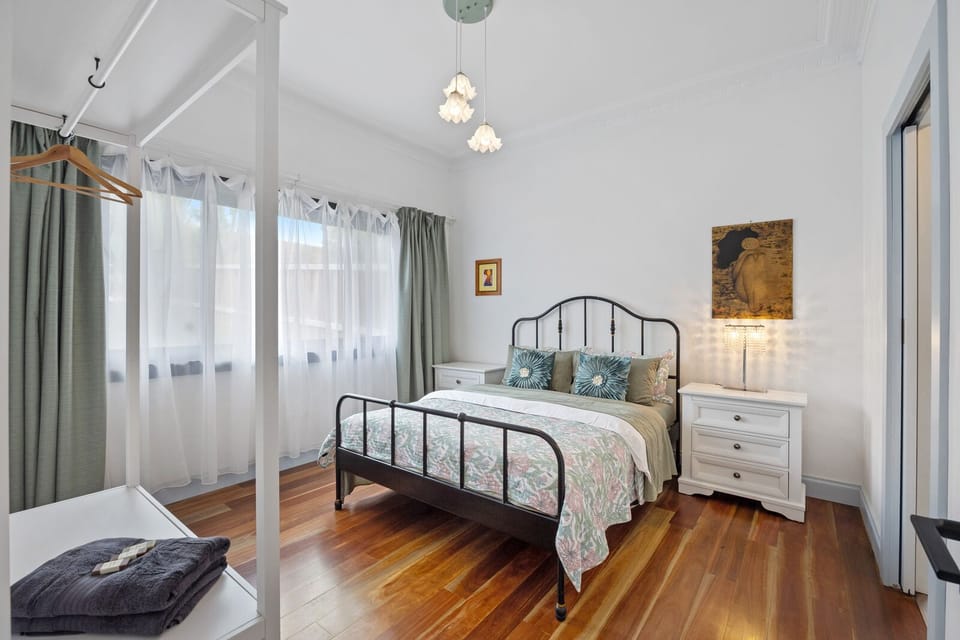 Ensuite Room with Queen bed