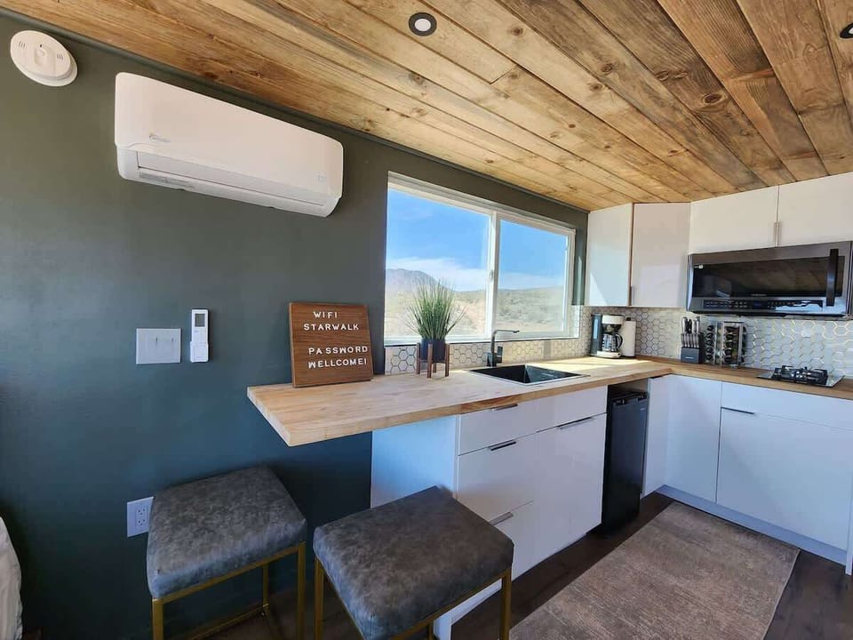 Nice kitchen. 