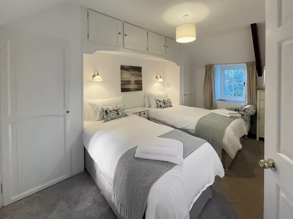 Twin bedroom | Priory Stile, Haverfordwest