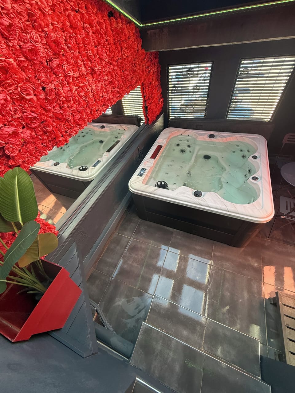 Indoor spa tub