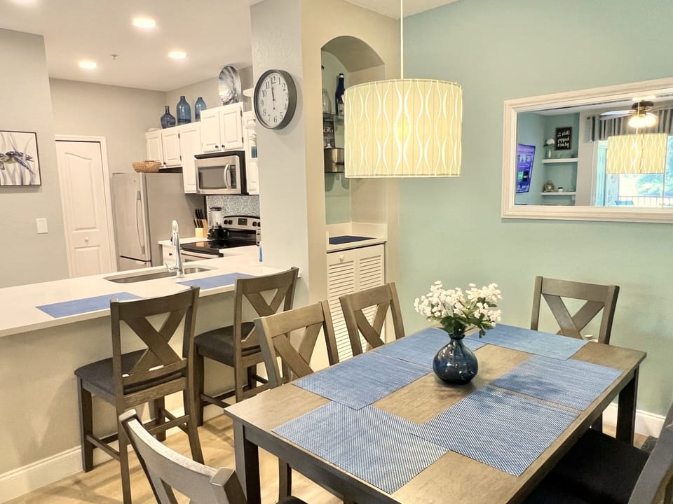 Dining Area Open to the Kitchen!