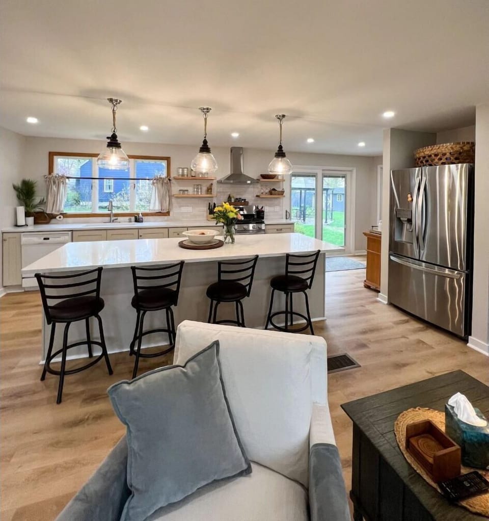 Large island with barstools 
