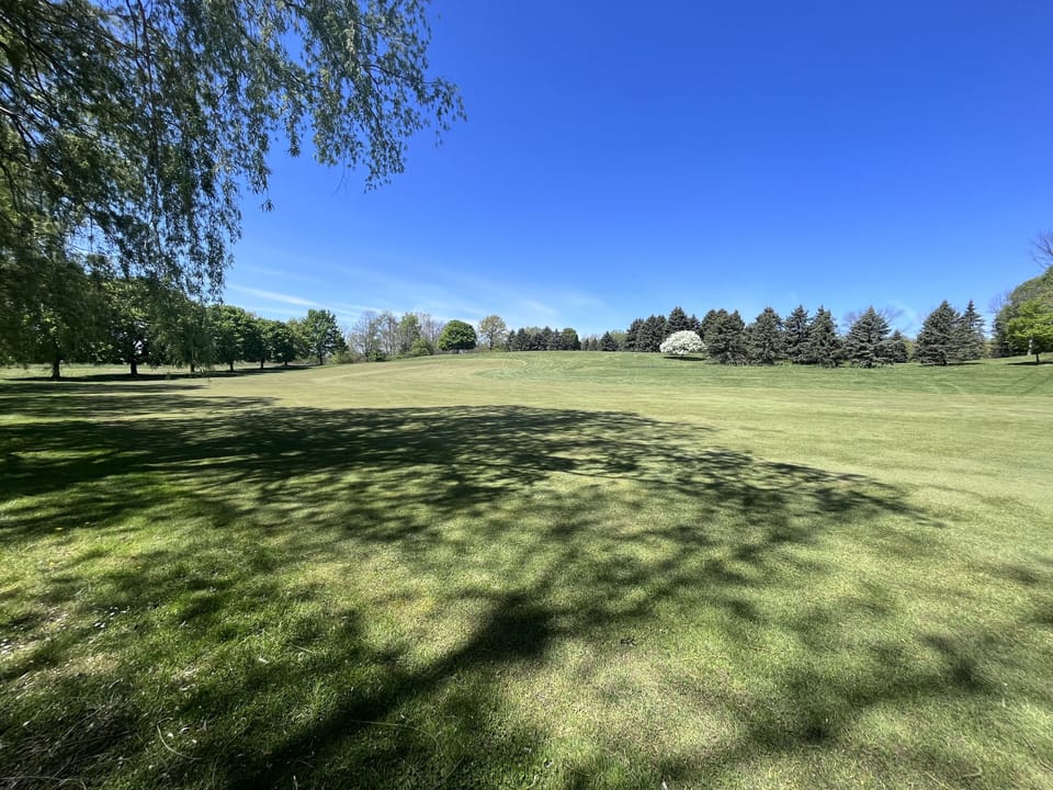 Silver lake country club within walking distance 
