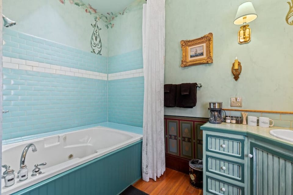 Jacuzzi tub
