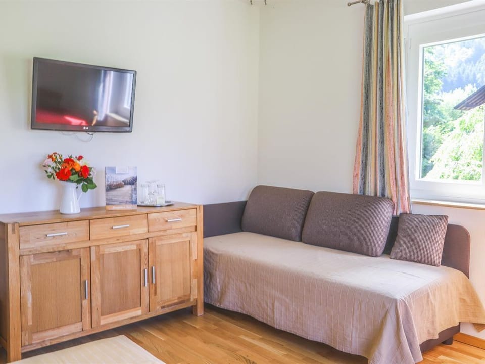 Dreibettzimmer mit Balkon und Seeblick - Pension Strauß Bed and Breakfast in Carinthia, Austria