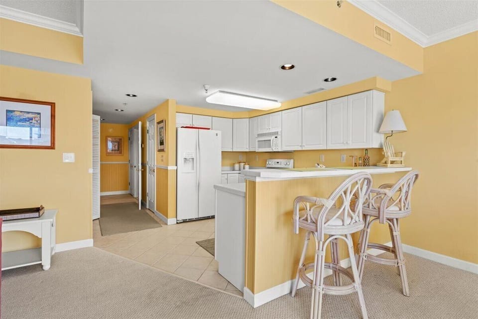 Grab a quick bite before hitting the Beach at the Breakfast Bar.