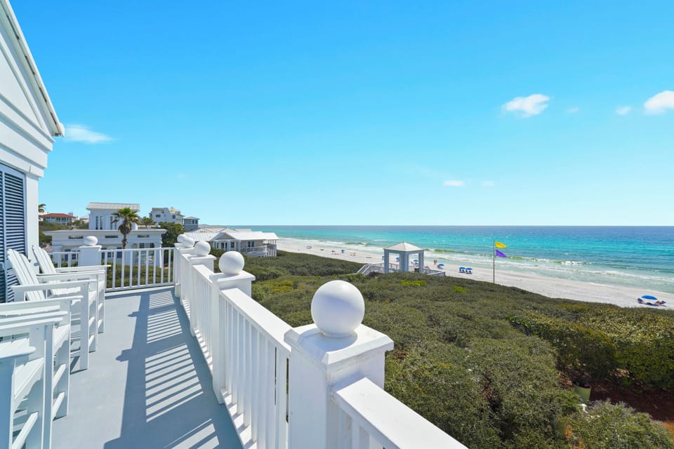 SAVANNAH SANDS IS THE DEFINITION OF OUTDOOR LIVING