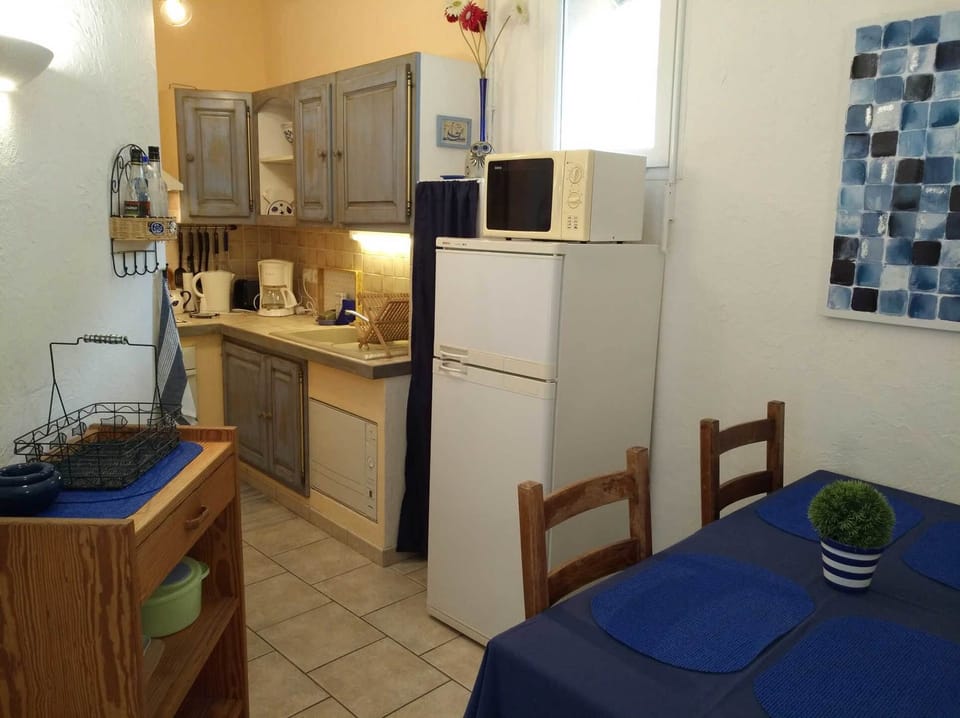 La grande bleue, Les terrasses, gîtes en Cévennes : coin salle à manger