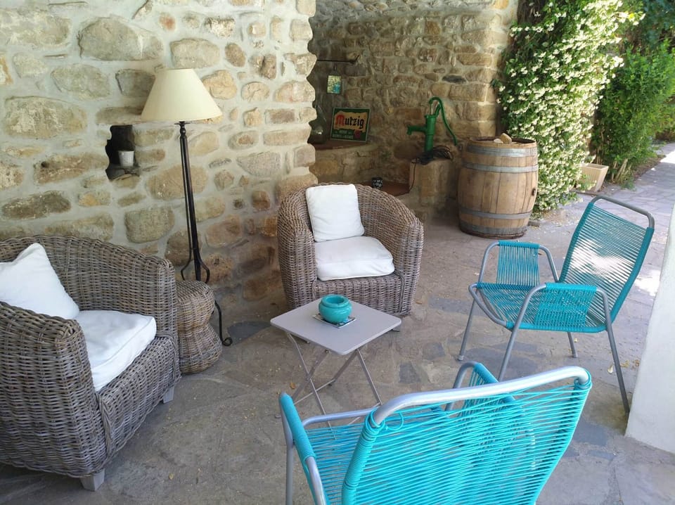Les terrasses, gîtes en Cévennes, la piscine
