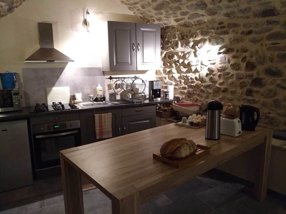 Les terrasses, gîtes en Cévennes, salle La source