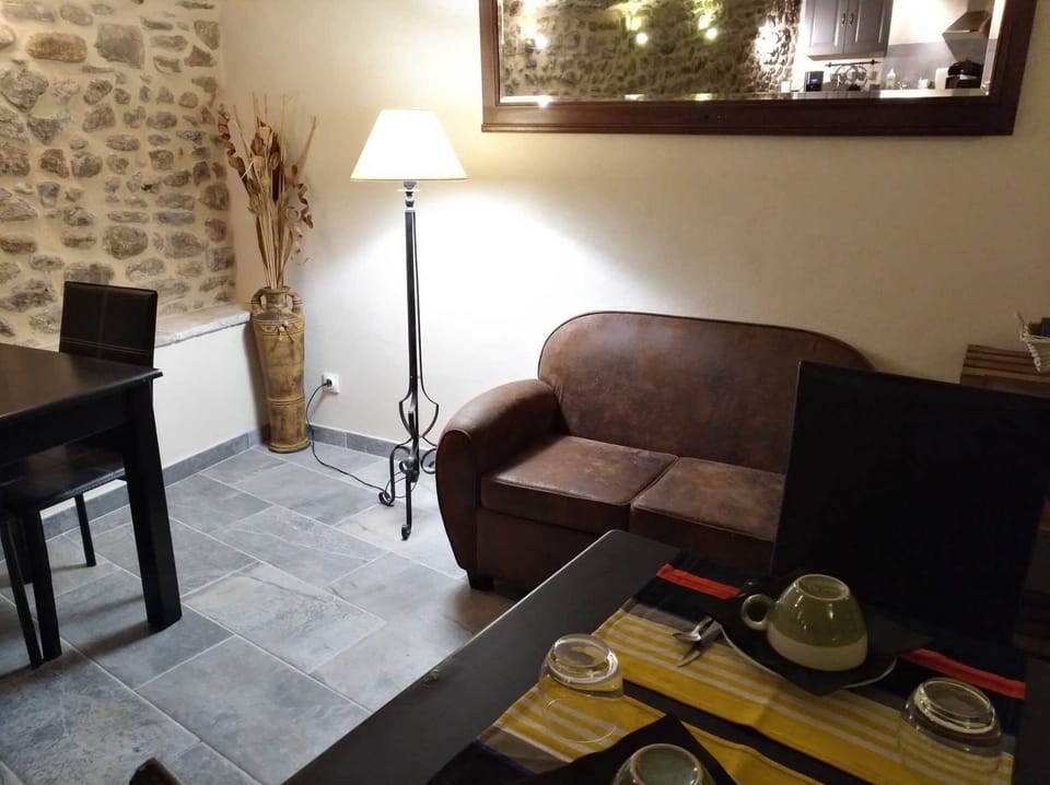 Les terrasses, gîtes en Cévennes, salle La source