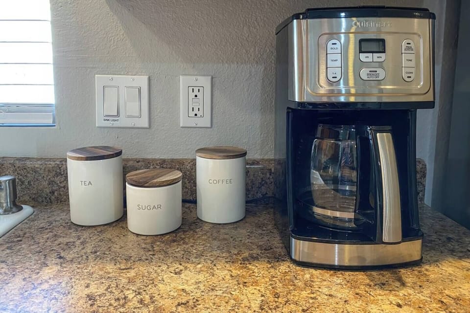 Coffee pot & Keurig 