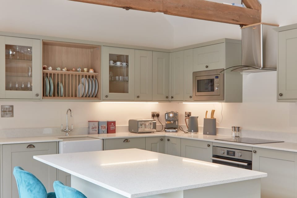 Large well equipped kitchen 