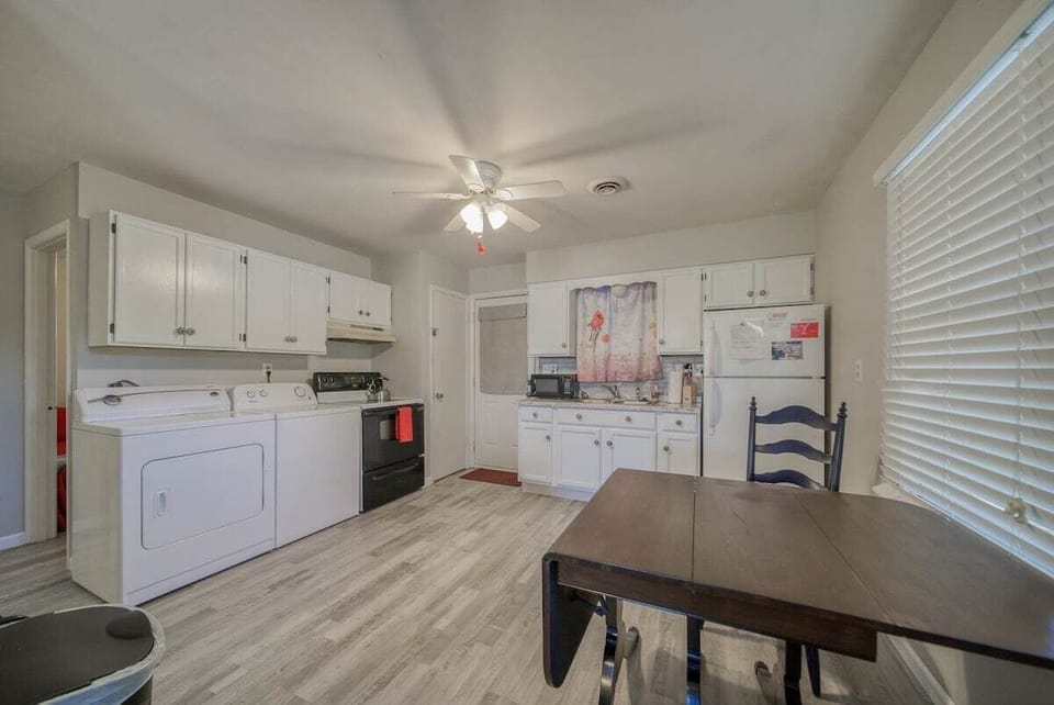 Dining Area With Expandable Table
