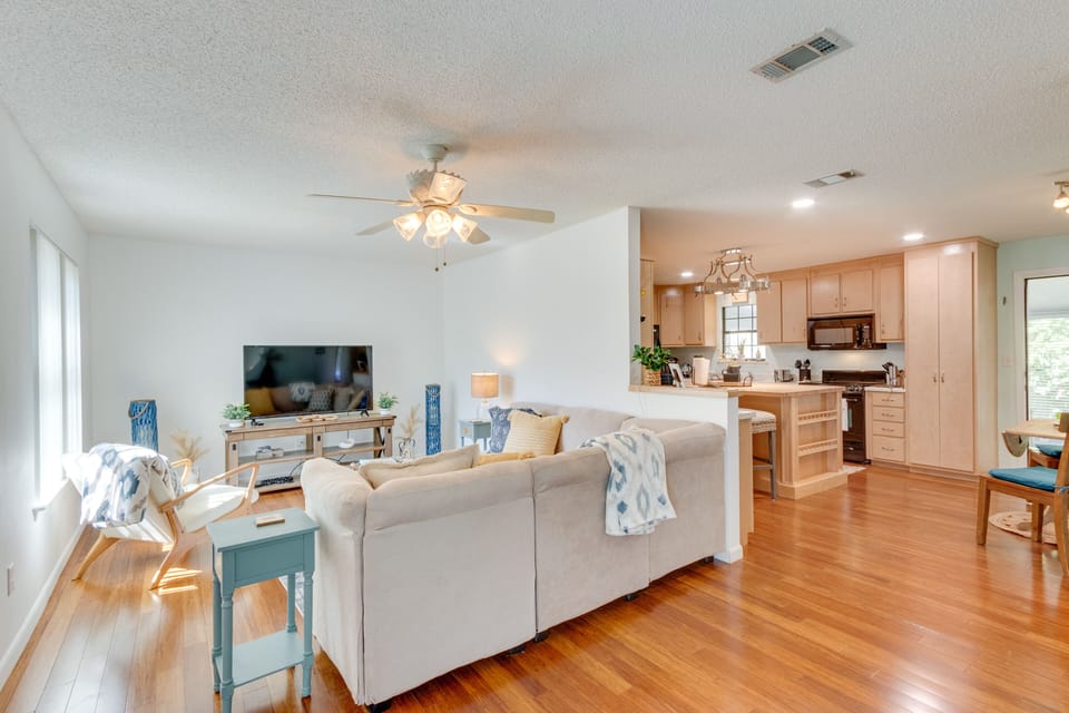 Living Area | Smart TV | Board Games