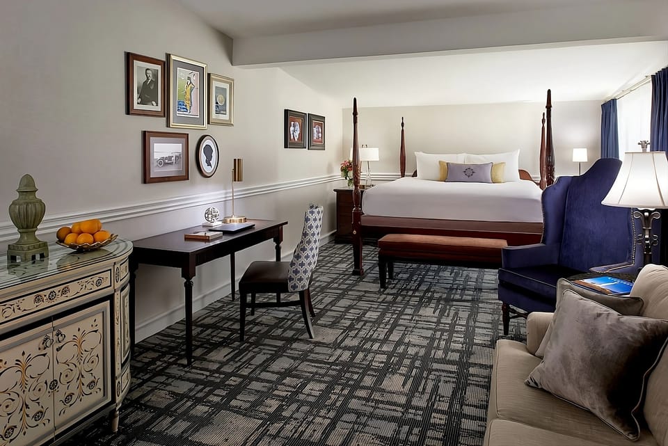 Unit with 1 King Bed. Exact unit will be assigned upon arrival. Views, colors and decor may vary.