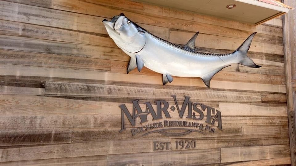 Walking distance to shops and dining