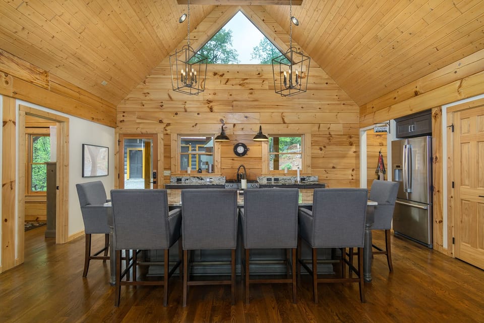 Dining area with seating for 6.