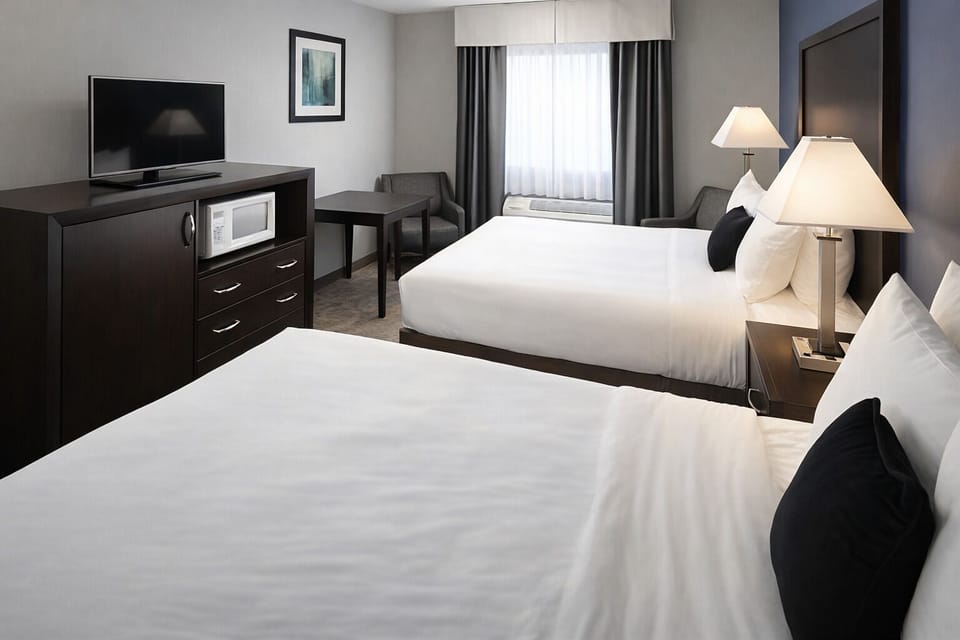 Unit with 2 queen size beds, and a flatscreen tv