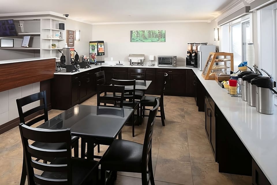On-site dining area, with FREE breakfasts!