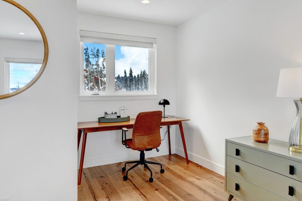 Quiet and Private Work Space