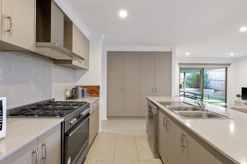 Spacious chef-friendly kitchen