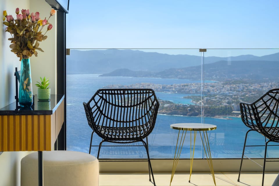 Where contemporary design meets majestic views.