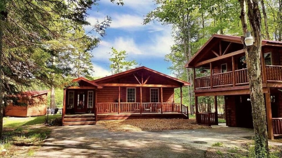 Main Cabin and Bunkhouse