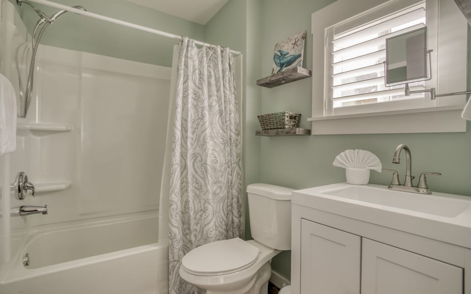 Hallway Full Bathroom