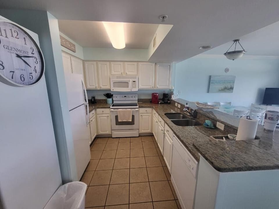 Full Kitchen 