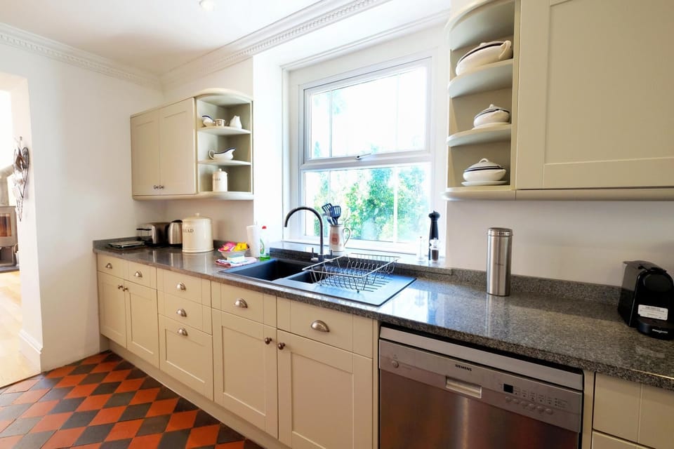The Retreat - 5 Bedroom House - Horton (2903)