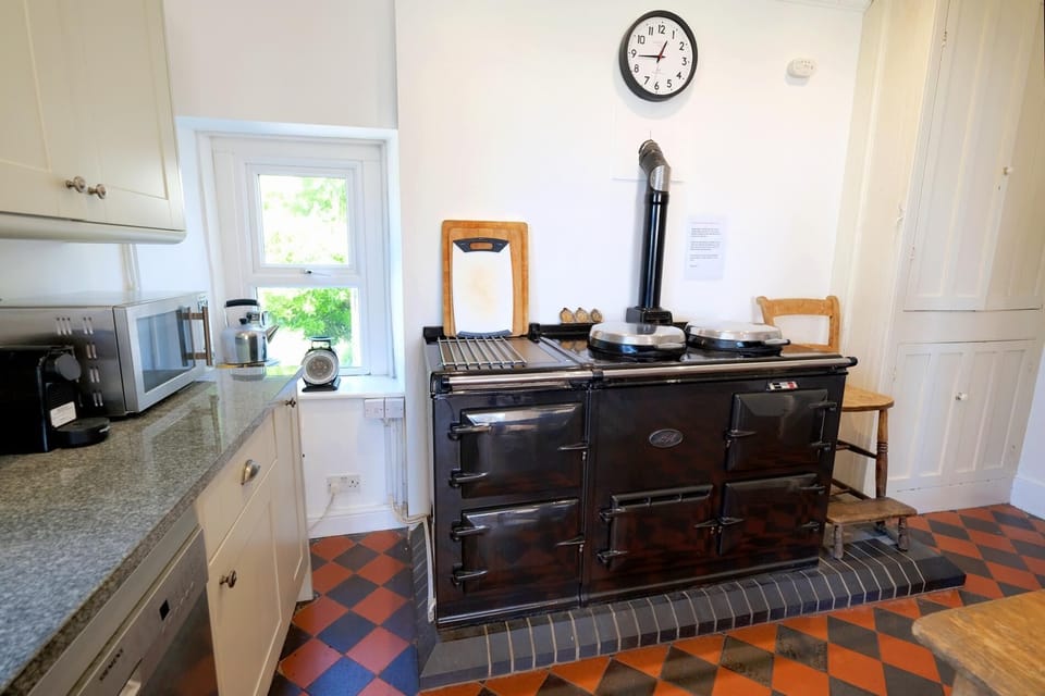 The Retreat - 5 Bedroom House - Horton (2900)