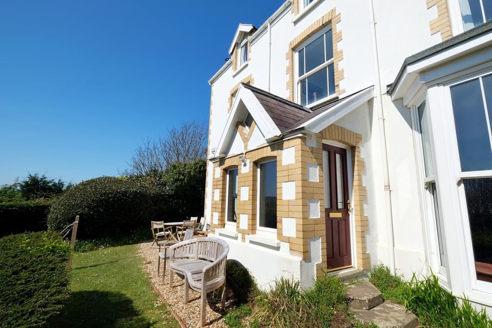 The Retreat - 5 Bedroom House - Horton (2868)