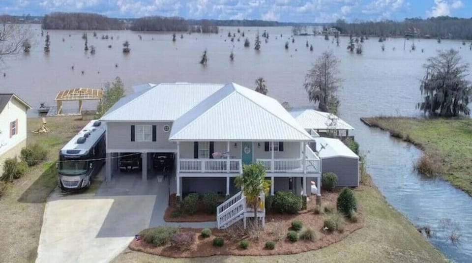Front view of the property