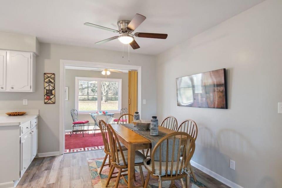 Dining room directly off kitchen and extra seating room!