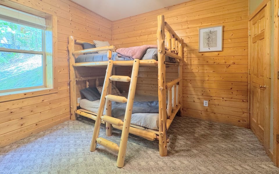 Bunk room off the game room! Full/full can sleep up to 4!