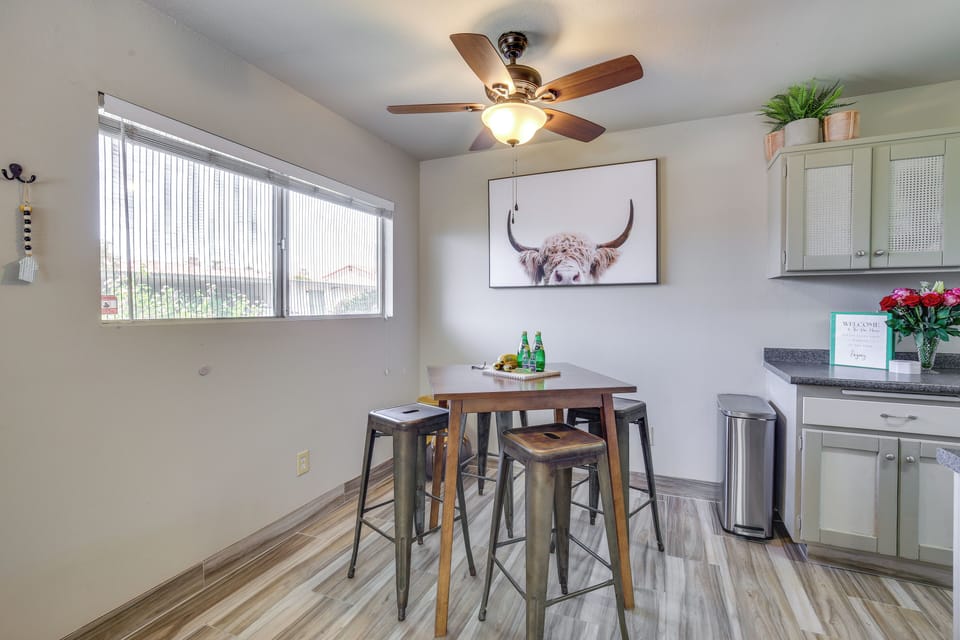 Dining Area | Dishware & Flatware Provided